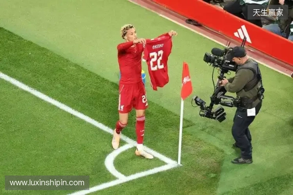 埃基蒂克:期待重回马赛主场踢球,那里有着难以置信的球迷 埃基蒂克:期待重回马赛主场踢球,那里有着难以置信的球迷